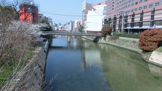 中州の東の境を流れる