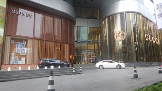 プルンチット駅近くのデパート