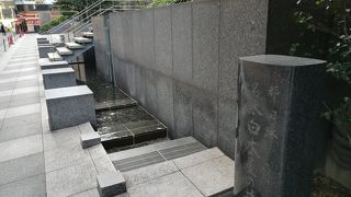 白木屋の井戸の記念碑