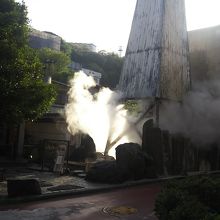 街中で湯けむりがもわっと！