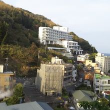 伊豆の島々をながめながらお湯に入れるホテルもたくさん