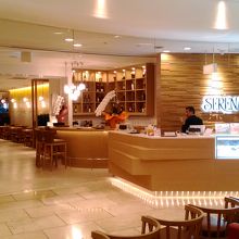 ホテル一階にあるレストランです