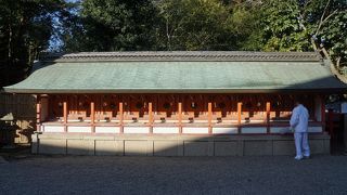 10の小さい社が１列に並んだ建物