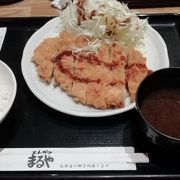 赤だしシジミ汁とご飯、おかわり自由