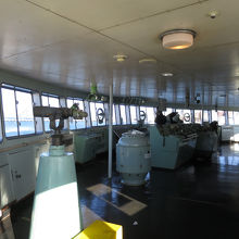 広々としたブリッジ