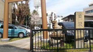 駒込駅の東京駅側出口からすぐです