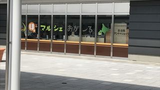 新幹線の新函館北斗駅内のお土産屋さん