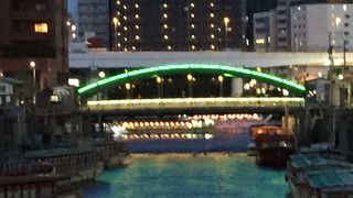 風情ある橋です。TVや映画のロケでも良く使われています。