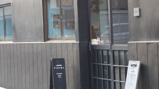 シックな店構えの文具店