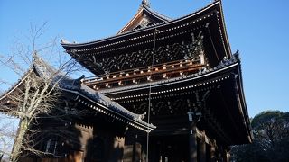 国最大、五間三戸の二重門