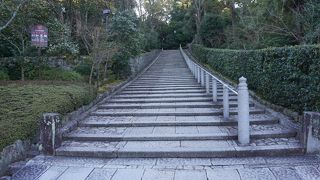 女坂は段が緩い坂