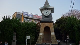 駅前の小さな広場に有りました