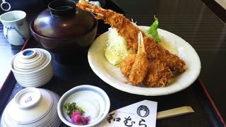 日本庭園を見ながらジャンボエビフライ！