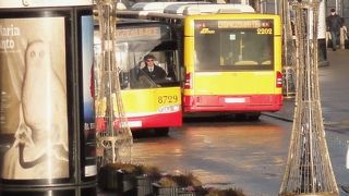 空港からバスで移動
