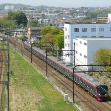 最新鋭5000系電車も。