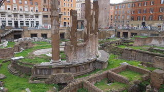 ここでカエサルが暗殺されたそうです