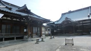 駅から4分、創建400年の日蓮宗のお寺