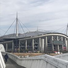 斬新なフォルムのスタジアムです