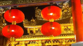 華やかな装飾の関帝廟