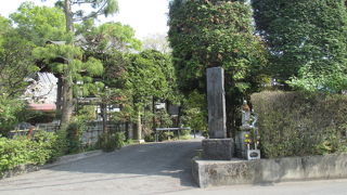 何となく落ち着かないお寺さんです。