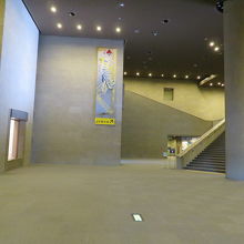 エントランスロビーより