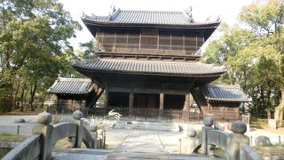 明治に再建、羅漢像がたくさんある