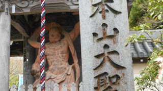 日本人＜外国人