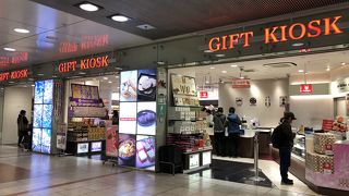 改札入ってすぐ