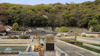 松山城城郭の麓にある二之丸跡の庭園