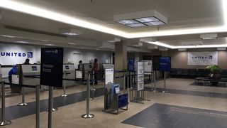 ユナイテッド航空カウンターがあります