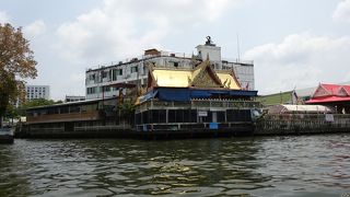 チャオプラヤーの川沿いに建つ100バーツ/ｈの格安「バイヨーク・マッサージ」！