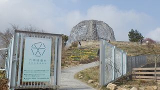 六甲山上に建つ展望台