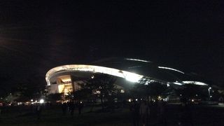 湾岸工業地域にあり、 御崎公園駅か、 和田岬が最寄りの駅です。