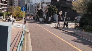 石畳の上り坂を登ると