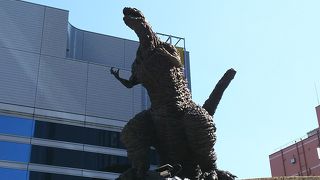 新しいゴジラ像