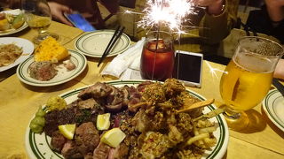 倉庫をリノベーションした肉BAL