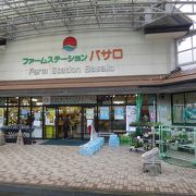 店内が少し暗い