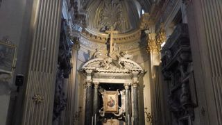 ポポロ広場の双子の教会