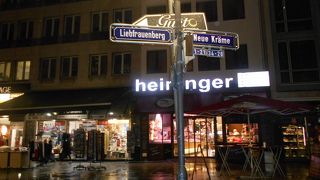 「ハウプトヴァッヘ駅」の南側の通り