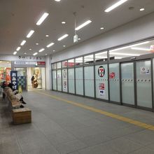 このように奥まったところにあります。