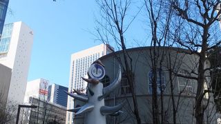 太陽の塔そっくり。それもそのはず。