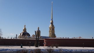 金色の塔が輝いてる