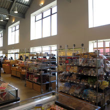 せんべい汁や伝統菓子など、他にない商品構成が嬉しいです