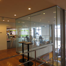 そのシードルは2階のレストランでいただけます