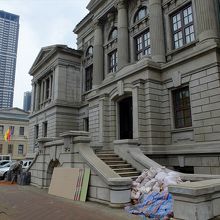 大連満鉄旧址陳列館になっている棟は魯迅路に面しています。