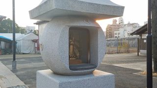 円形のブロックの中に聖徳太子が