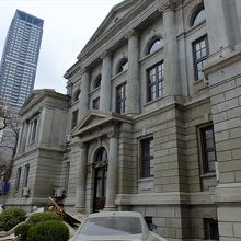 陳列館にはなっていない旧満鉄本社の棟がそばに二つあり…、