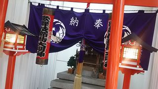 歌舞伎座に稲荷大明神があります