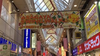 パールセンターは歩行者専用道路の商店街