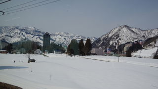 ループにもぐら駅、そしてスキー場と車窓は楽しみ一杯
